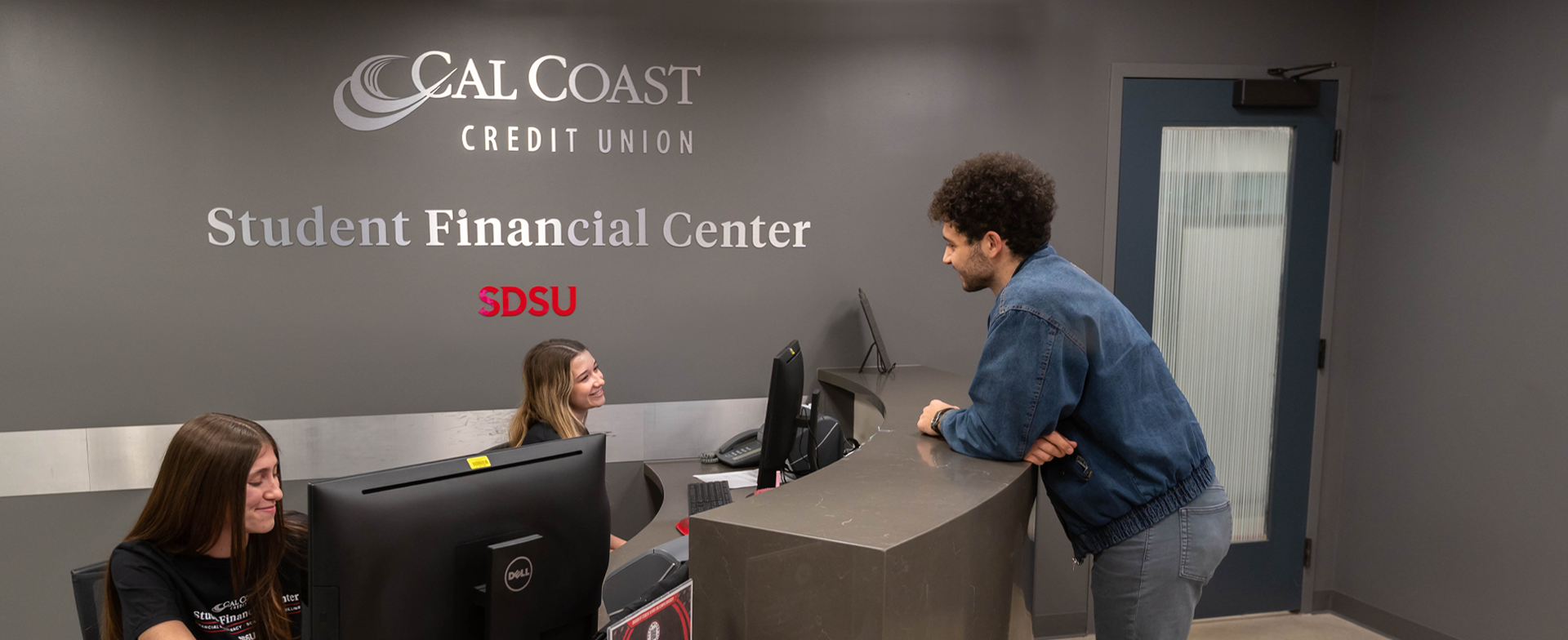 photo of students at front desk in financial aid office