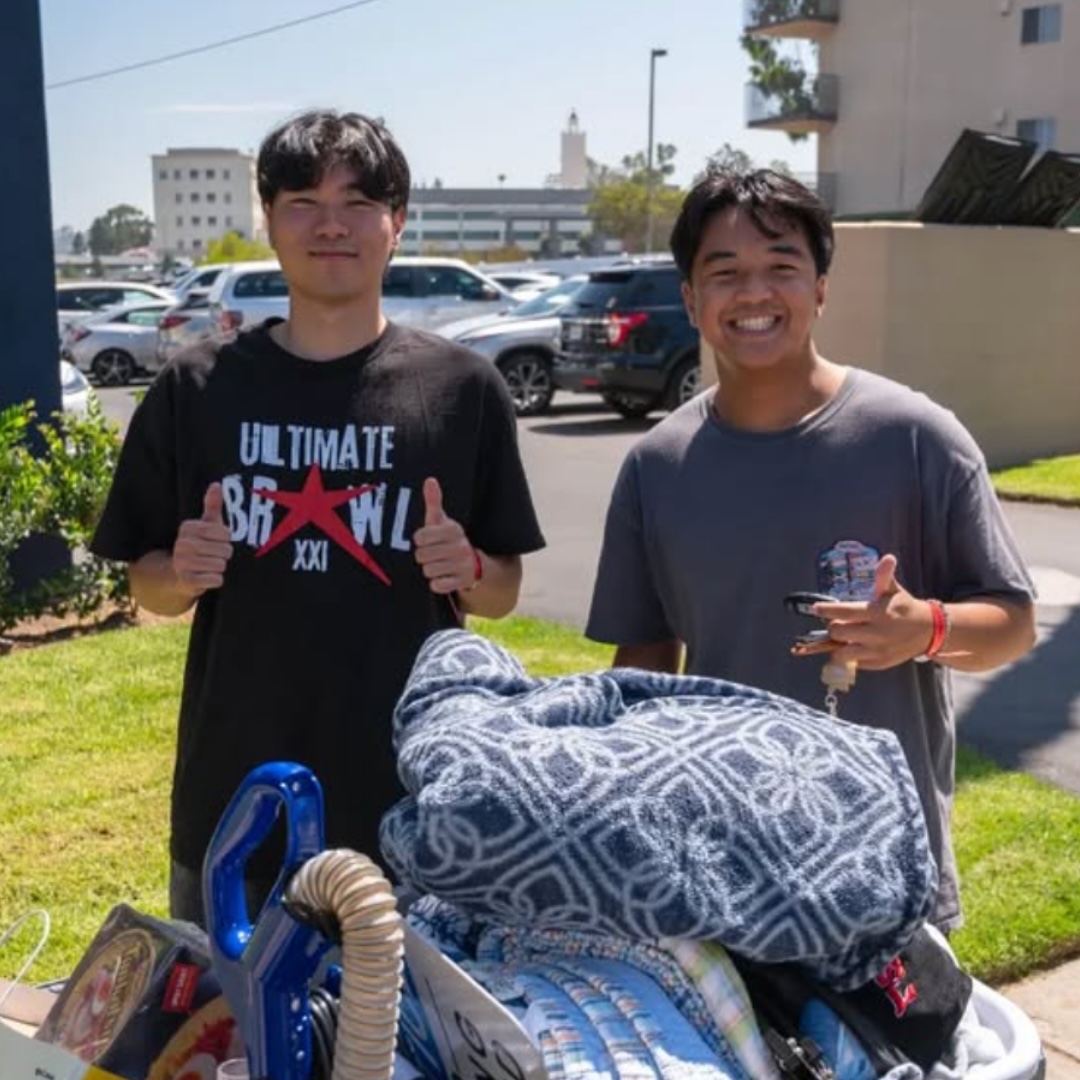 students moving in